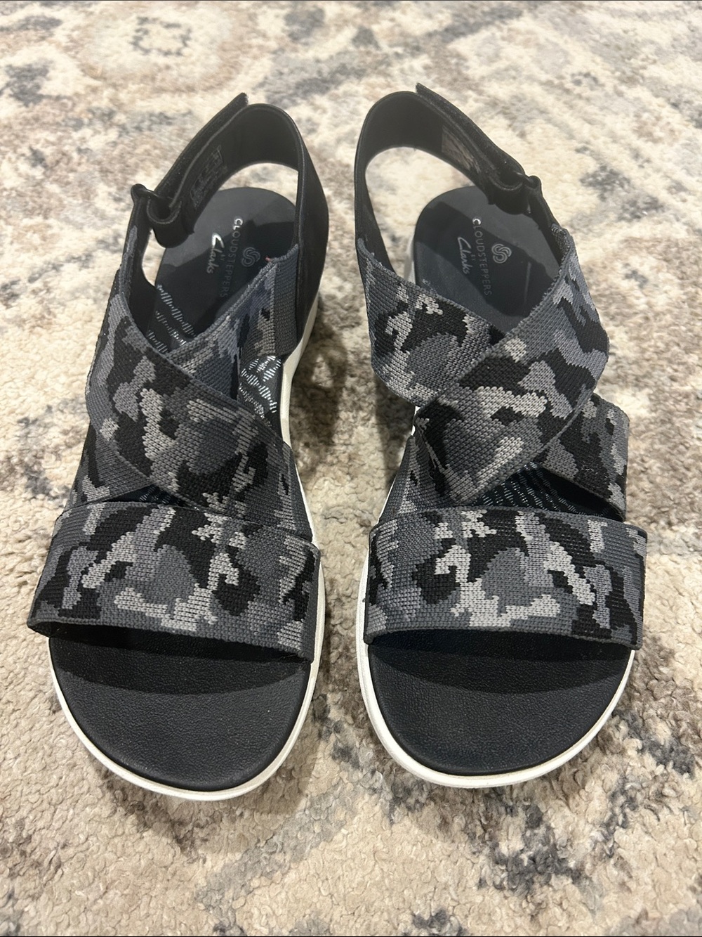 Clarks Women's Cloudsteppers Mira Lily Sandals, Black Camo NWOT Women’s Size 8.5